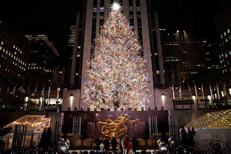 Photos Scenes From The 2021 Rockefeller Center Christmas Tree Lighting
