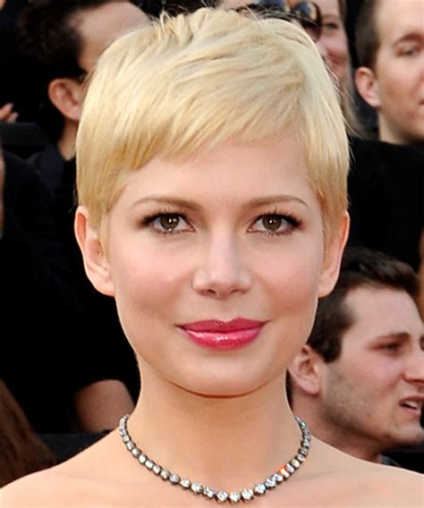 michelle williams short straight casual layered pixie hairstyle with side swept bangs light