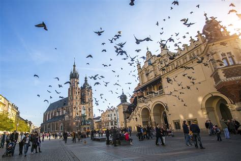It is divided into 16 administrative provinces, covering an area of 312,696 square kilometres (120,733 sq mi), and has a largely temperate seasonal climate. Vivere in Polonia da Pensionato e Non: Quanto Costa Vivere ...