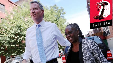 new york mayor bill de blasio shoves his black wife in front of a boo