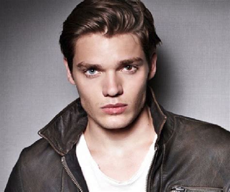 Welcome to dom sherwood source ♡ we aim to provide you with everything you need regarding dominic sherwood, most known for acting careerwe track #domsherwoodsource. Dominic Sherwood - Bio, Facts, Family Life of English Actor