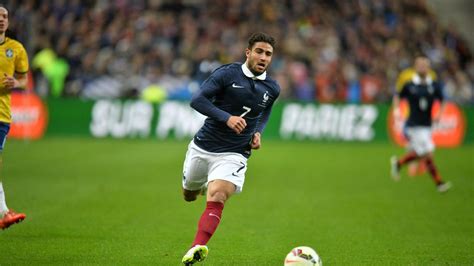 Pour les bleus, l'euro de football débute dès mardi soir avec la liste des heureux élus dévoilée par didier deschamps, sélectionneur d'un groupe champion du monde aux contours largement connus, malgré quelques zones d'ombre en passe d'être levées. Liste des 23 - Bleus : Fekir tombe à pic, embouteillage au milieu - Eurosport