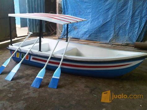 Agar perahu tahan lama dan tak mudah rusak, maka dibutuhkan bahan yang berkualitas dalam hal ini biasanya adalah kayu terbaik dan berkualitas. Perahu dayung fiberglass, perahu fiberglass, kapal perahu ...