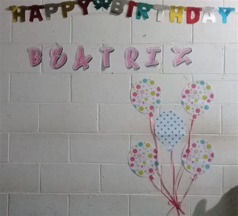46 x 34.5 cms aprox. Decoración sencilla para cumpleaños, con globos de papel ...