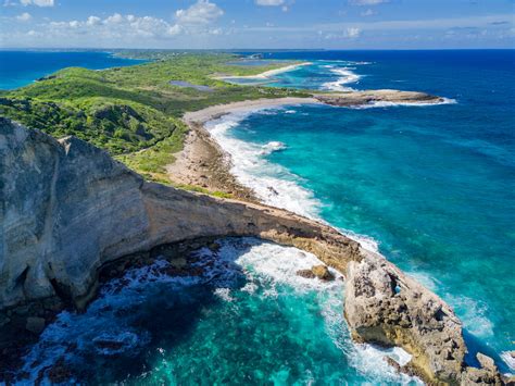 Geologically, it is very diverse, ranging from high mountains to flat plains. Guadeloupe Reisen - Buchen Sie Ihren Traumurlaub in der ...