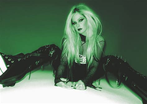 Avril Lavigne apresenta Love Sux e conecta gerações em um álbum despretensioso e repleto de
