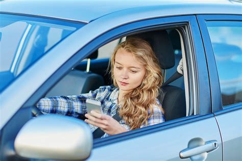How Can You Avoid Cognitive Distractions While Driving Virginia