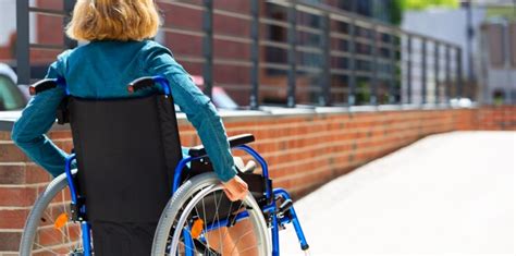 La forme spinale (qui débute par l'atteinte. Maladie de Charcot : les symptômes qui doivent pousser à ...