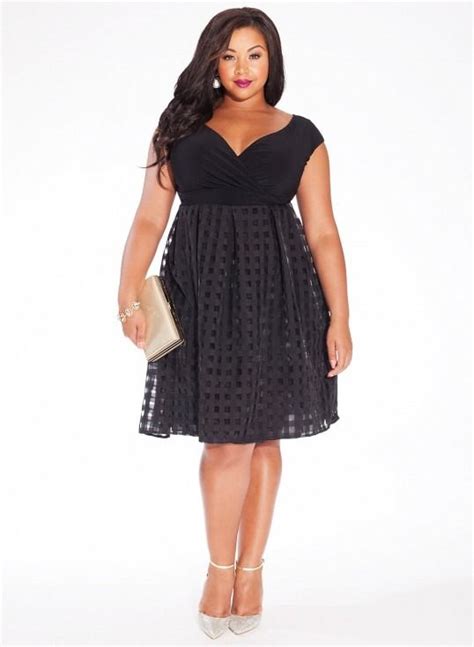 5 Flattering Plus Size Dress Options For A Wedding Guest