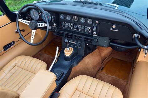 Its combination of beauty, high performance, and competitive pricing established the model as an icon of the motoring world. Jaguar E-type SIII Convertible V12 - Lex Classics +31 416 ...