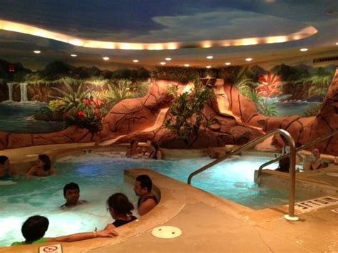 Adult Hot Tub Picture Of Splash Lagoon Indoor Water Park Resort Erie