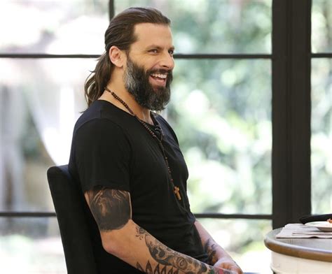 Com novo visual, henri castelli fala do esforço para conciliar sua agenda com a rotina de maria eduarda e lucas, seus dois filhos, e do bom momento com a namorada, maria fernanda saad. Henri Castelli mostra tatuagem verdadeira na boca e as ...