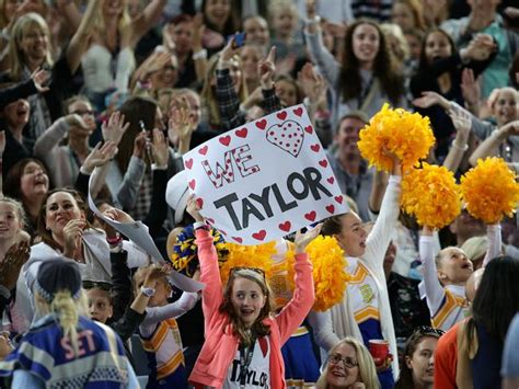 Taylor Swift Dazzles Fans At Sydney Concert Au — Australias