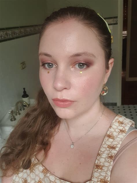 When you haven't seen Euphoria but the eye sparklies you see everywhere