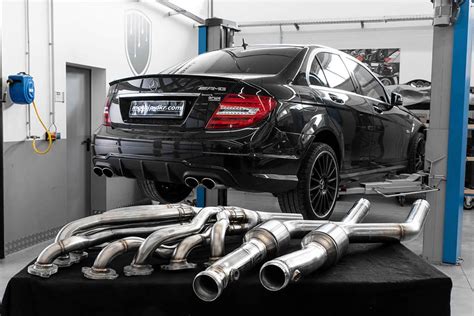 (570 ps / 419 kw). Extrem: 830 PS & 820 NM im Mercedes C63 AMG von Mcchip-DKR
