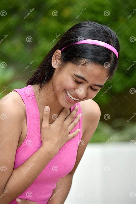 une belle fille philippine qui rit image stock image du adorable bonheur 159554669