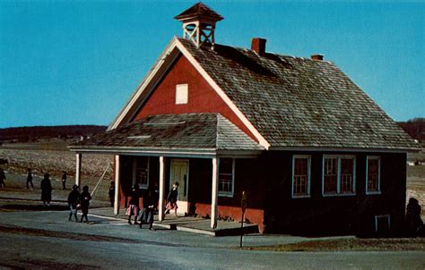 Amish One Room Schoolhouse Postcard P28725