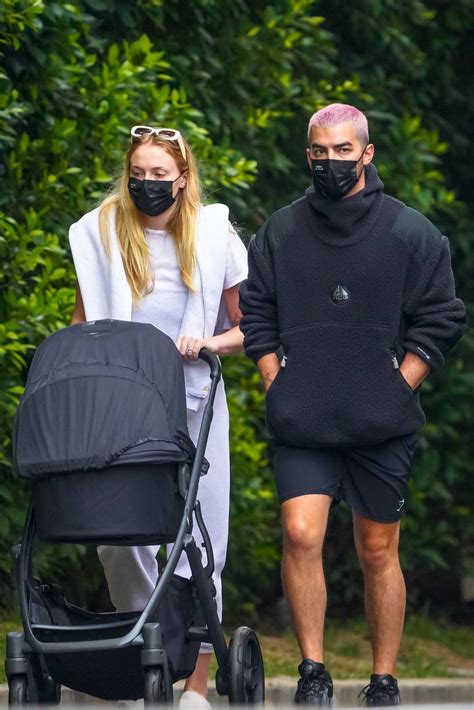 Sophie Turner And Joe Jonas Take Their Daughter Willa Out For A Stroll In Los Angeles