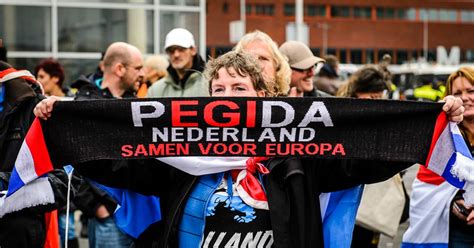 Oprichting van pegida in 2014 in dresden, duitsland. Pegida mag niet demonstreren bij Laleli Moskee, wel op ...