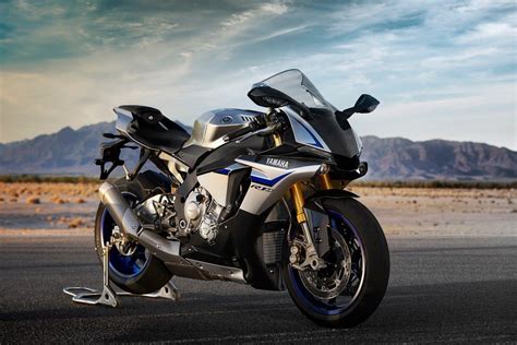The r1 is underpinned by a diamond design aluminium frame and comes with an inline four, 998cc petrol engine. Yamaha R1M 2020 Wallpapers - Wallpaper Cave