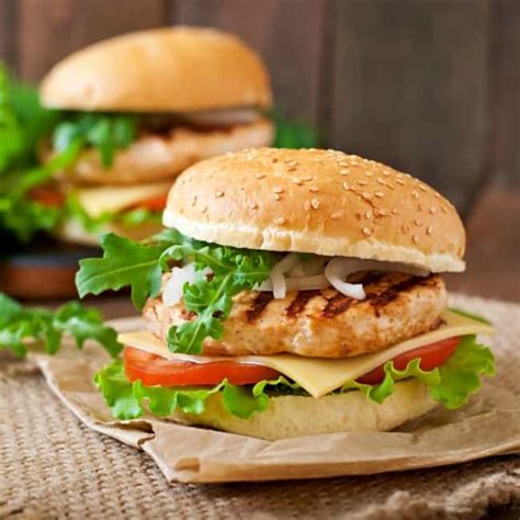 For all you fast food junkies, here's a chicken burger that you can make at home. Best Weight Watchers Burger Recipes | Simple Nourished Living