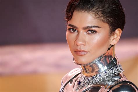 Alucinante Y Exhibicionista Traje Robótico De Zendaya Atrajo Miradas En