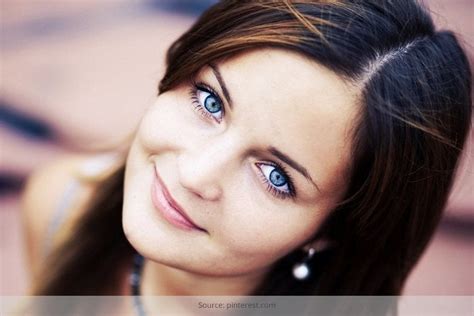 Fashion Color Tips For Blue Eyed Woman