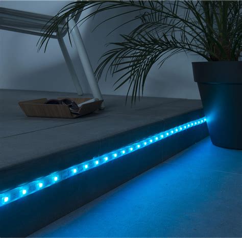Ruban LED 5 m extérieur LED intégrée 600 Lm couleurs changeantes