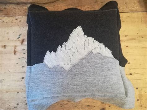 I cuscini grandi o piccoli che siano, permettono di arricchire ogni ambiente, basta infatti scegliere un colore particolare, magari una tonalità accesa e volete dei cuscini originali per la vostra casa? Cuscini in lana cotta fatti a mano accessorio arredo di ...