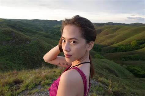 Biodata Dan Agama Adhisty Zara Aktris Cantik Yang Dicap Netizen Suka