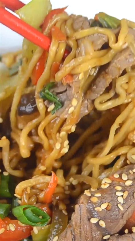 If you don't have spaghetti noodles in your pantry, substitute soba noodles, rice or quinoa. 10+ Dinner Menu Videos Vegetarian | Beef ramen noodle ...