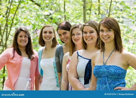 Groupe De Filles D université Photo stock Image du occasionnel dames