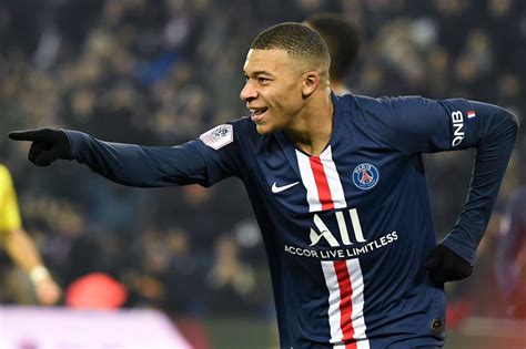 Kylian mbappe has neglected to sign almost three or four contract renewals putting his future at the club in jeopardy. Kylian Mbappé é eleito melhor jogador francês do ano pela ...