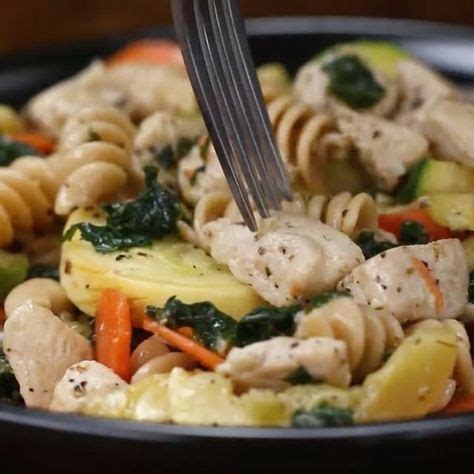 I have always loved creating new recipes in the kitchen, and the recipe that i'm sharing. All the goods in one container ! # Meal-Prep Garlic Chicken and Veggie Pasta Servings: 4 ...