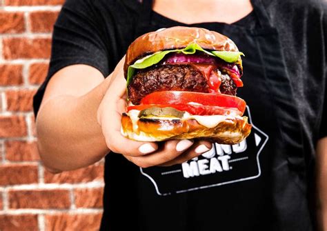 beyond meat vs impossible foods accordi con mcdonald s e burger king