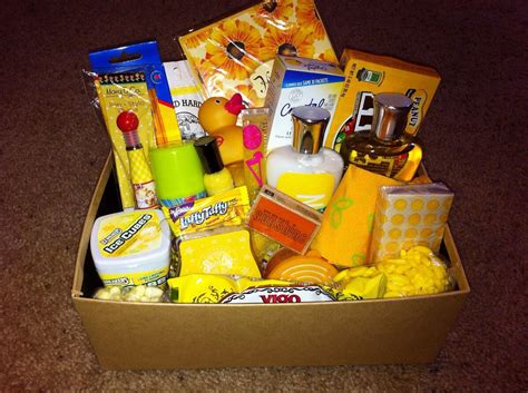What to put in a birthday basket. Yellow gifts 💛 | Sunshine gift, Box of sunshine, Birthday ...