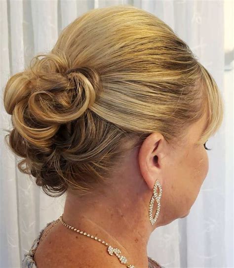 30 Gorgeous Mother Of The Bride Hairstyles For 2023 Hair Adviser