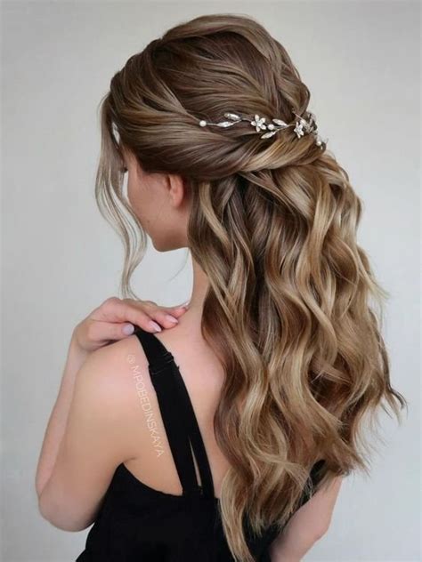Curly Prom Hairstyle Doesn T Have To Be Hard Read This Hairstyle