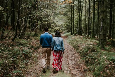 Séance Photo Couple Balade En Amoureux En Forêt