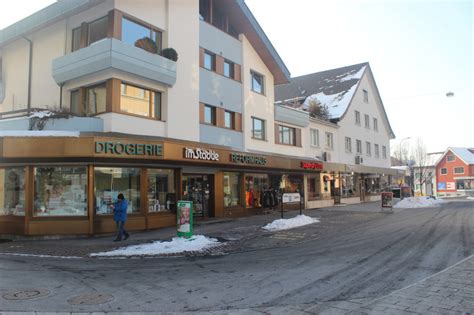 In vaduz gibt es eine vielzahl von läden für den täglichen gebrauch, fachgeschäften und boutiquen mit großem sortiment. Centre of Vaduz | Photo