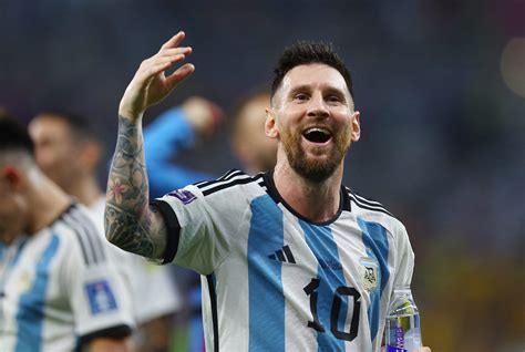 Magic Messi Fires Argentina Into World Cup Quarters