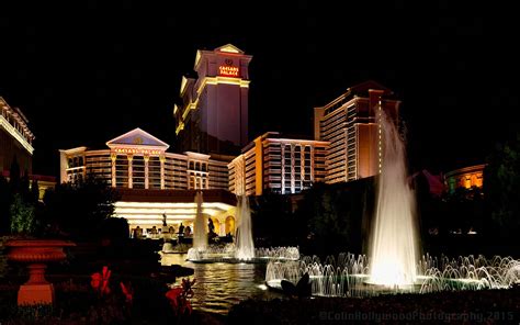 Caesars Palace At Night Caesars Palace Palace Night