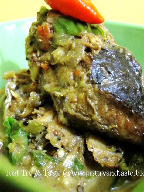 Mangut nila, masakan tradisional dari jawa tengah dengan kuah santan yang berbumbu khas jawa. Resep Mangut Ikan Pe (Pari) Asap | Just Try & Taste