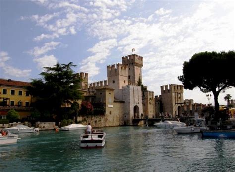 Zdjęcia: Sirmione /Jezioro Garda, Lombardia, Port i zamek ...