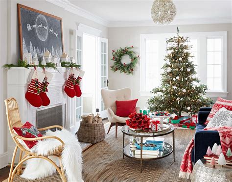 35 Pretty Christmas Living Room Ideas To Get You Ready For The Holidays
