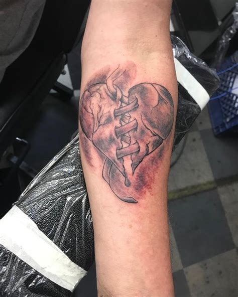 200 Broken Heart Tattoo Designs 2020 Torn Heartbreak And Lost Love Ideas