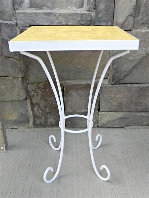 Transform Outdoor Tables With Spray Paint Organize And Decorate