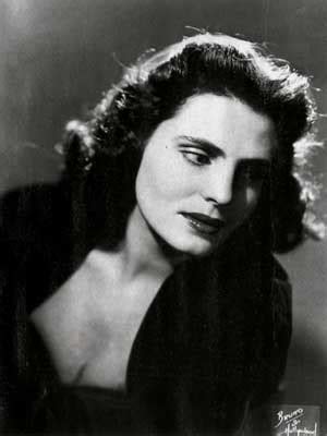 Welcome to the facebook page of amália rodrigues. Blogue de Pedro Riacho: Amália Rodrigues quando era nova