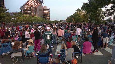 Taylor Swift Fans Descend On South Philadelphia Despite Many Not Having