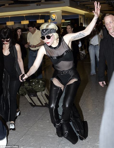 Lady Gaga Takes A Tumble Thanks To Her Ridiculous Choice Of Footwear Daily Mail Online